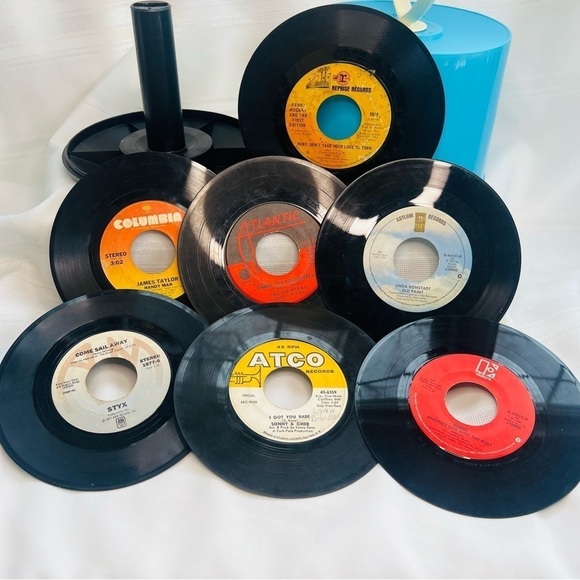 VTG Disk-Go-Case & 40 45rpm Records‎ ‘60’s 70’s ‘80’s EUC - Picture 5 of 11